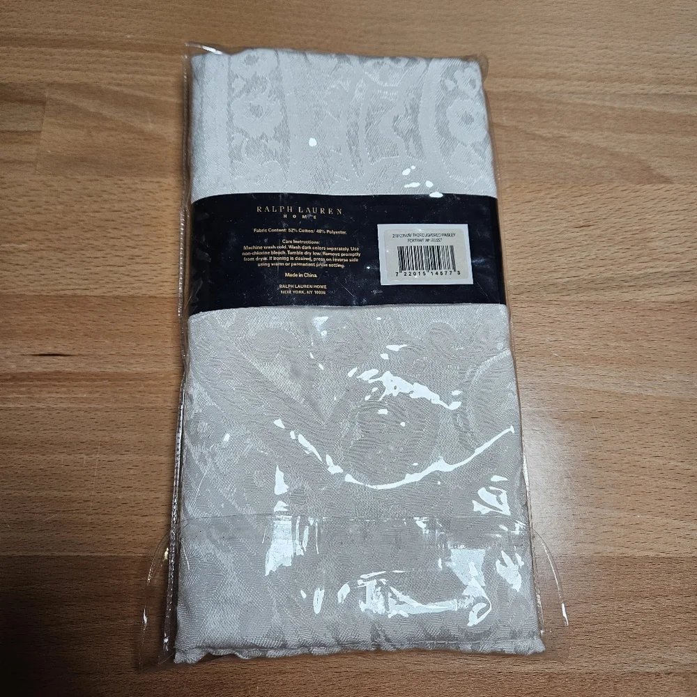 Ralph Lauren Dinner Napkins White Thoroughbred Paisley Set of 4 Portrait White